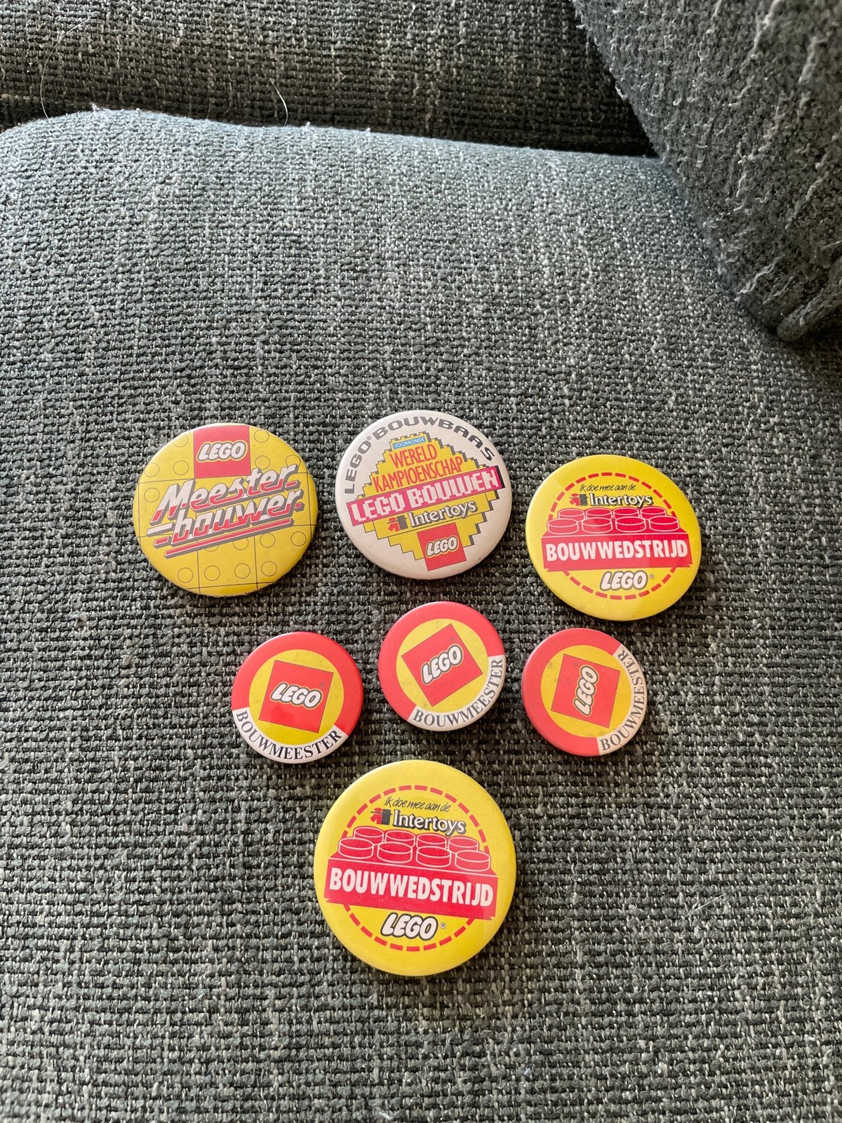 Vintage LEGO Buttons/Pins - Wereldkampioenschap Bouwen, Ophalen, Gebruikt, Overige onderwerpen, Speldje of Pin