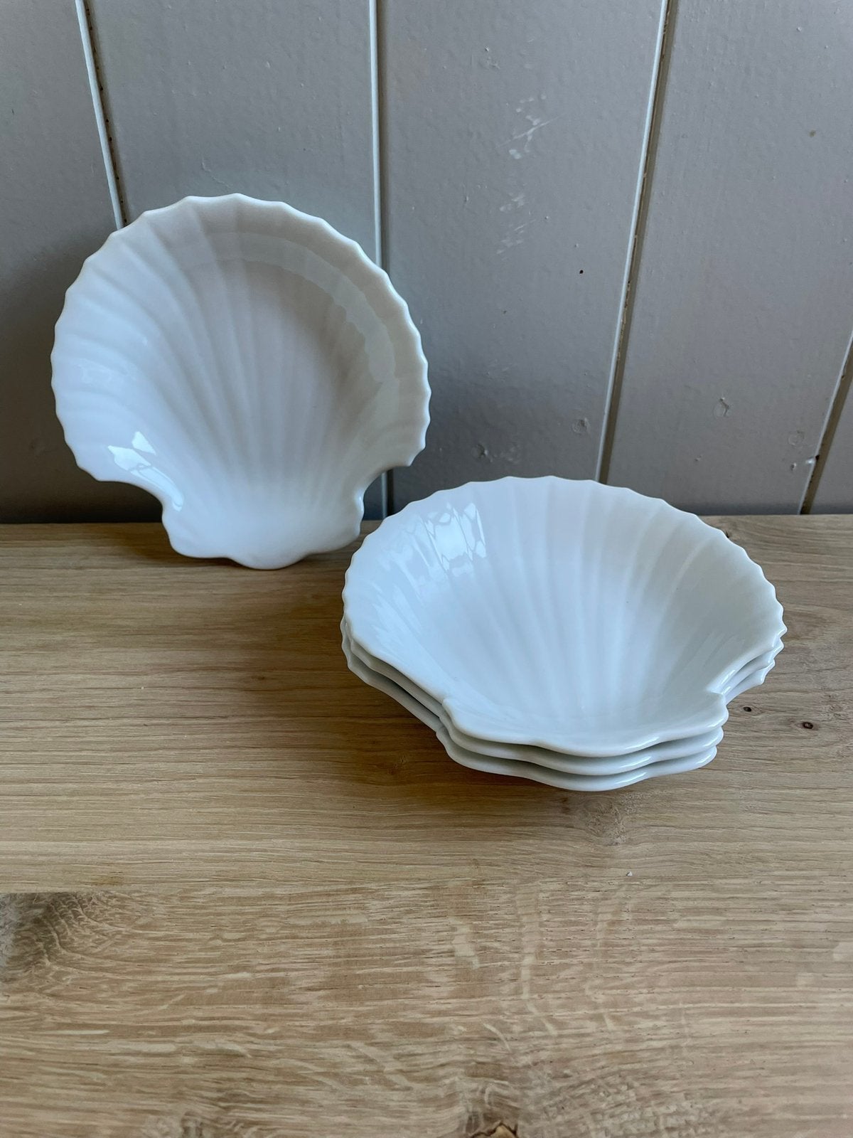 4 Vintage Sint Jacobs schelp schaaltjes in wit porselein. 🥰, Ophalen of Verzenden, Overige stijlen, Porselein, Schaal of Schalen