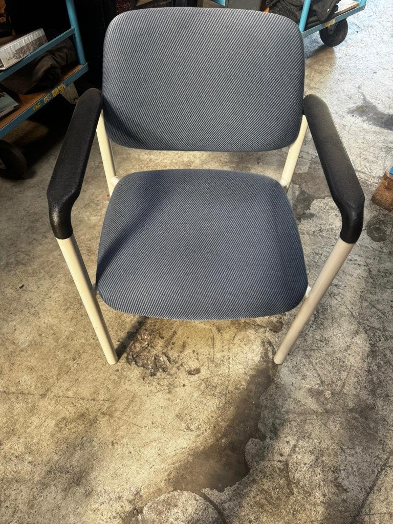 Stapelbare stoelen met armleuningen, Ophalen, Gebruikt, Grijs, Vijf, Zes of meer stoelen