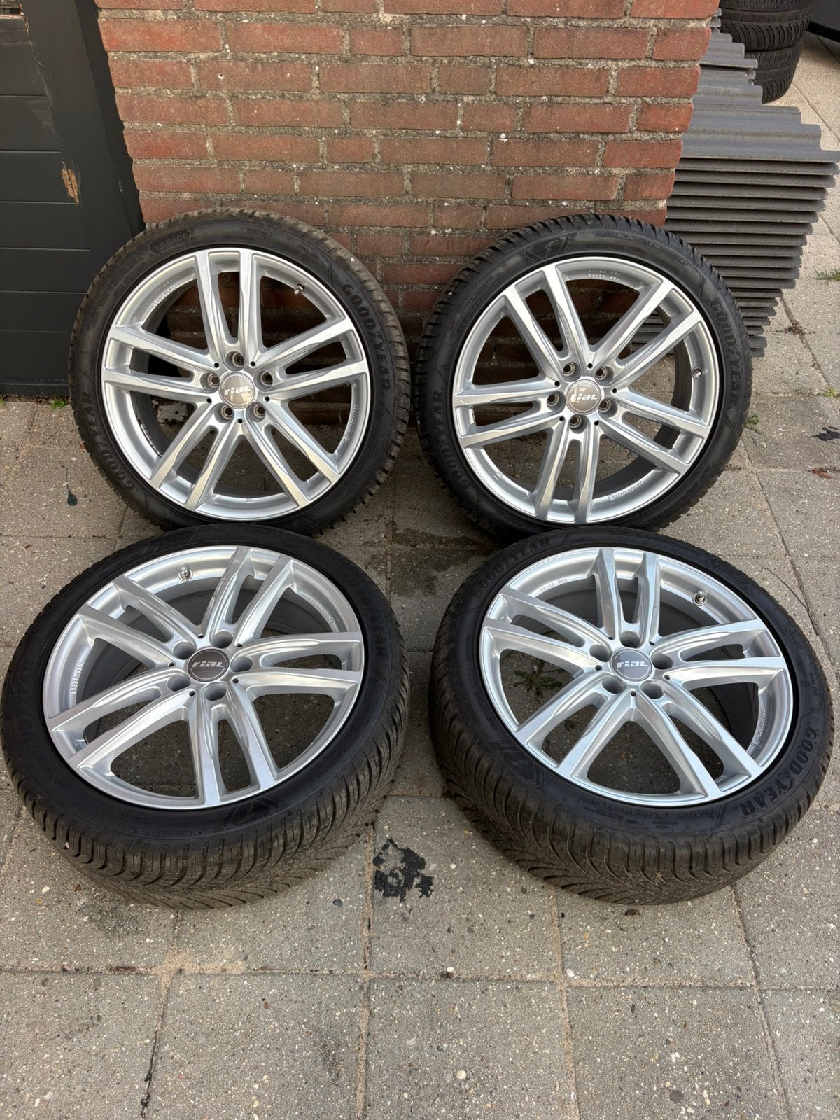 Rial 19 inch 5x112 met bijna nieuwe banden Goodyear, Banden en Velgen, All Season, Personenwagen, Ophalen