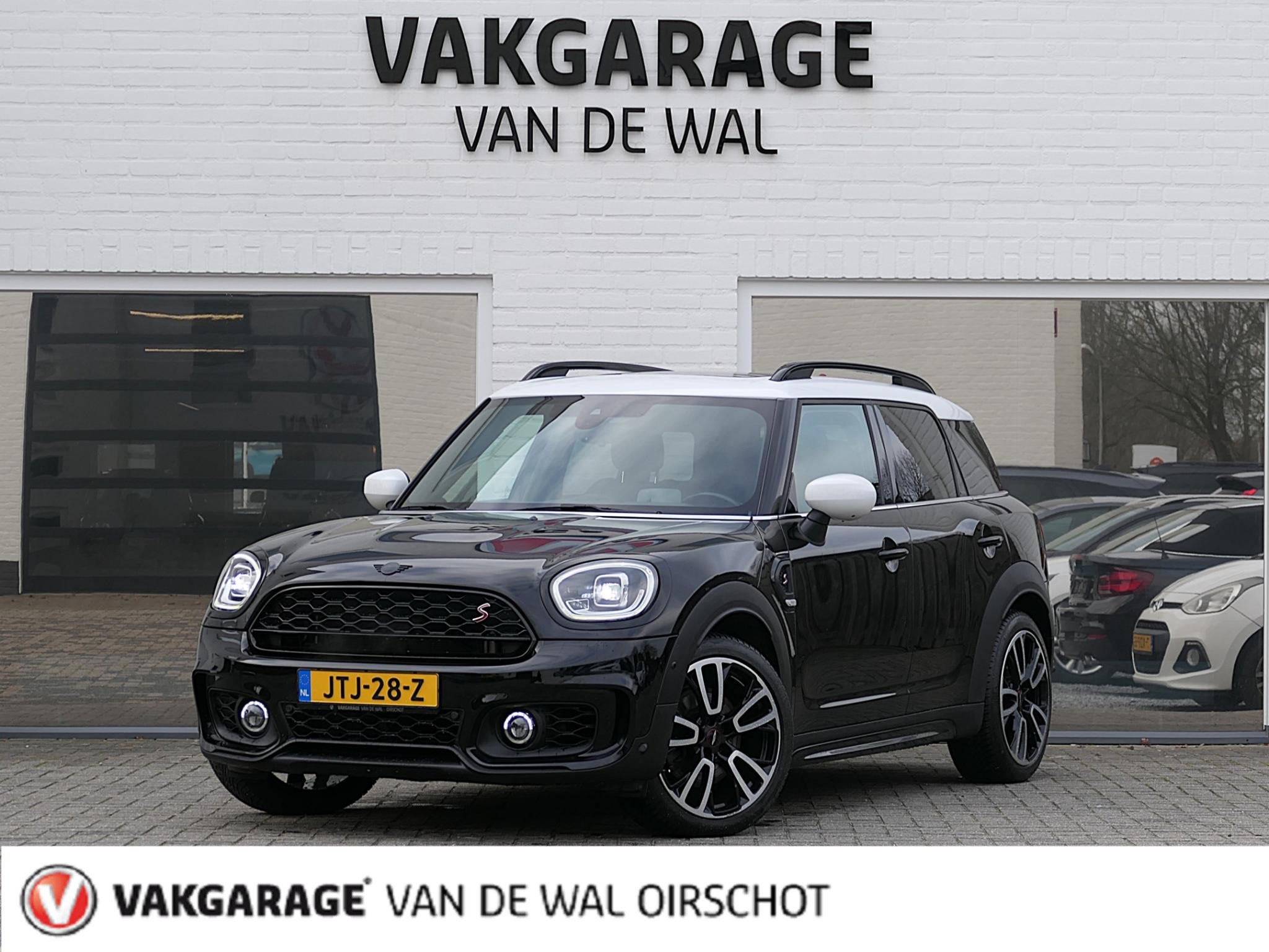 MINI Countryman 2.0 Cooper S ALL4 John Cooper Works | Panora, Automaat, 1998 cc, Zwart, 1545 kg