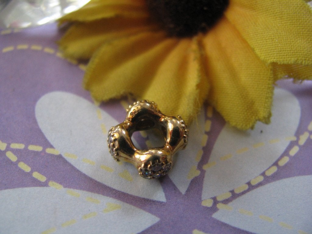 Pandora SHINE collectie 767292CZ = modern love pods + zirks, Pandora, Ophalen of Verzenden, Zo goed als nieuw, 1 bedel