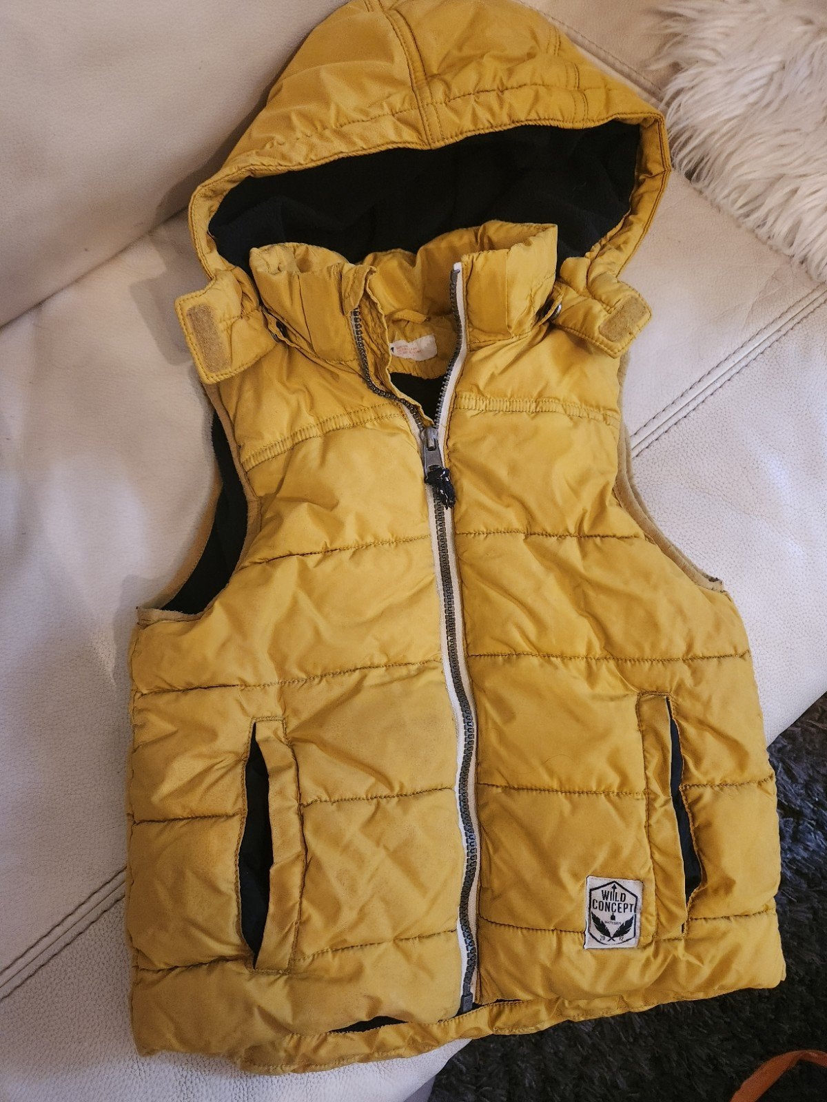 Gele Bodywarmer H&M Maat 128 - Warm & Comfortabel, Gebruikt, H&M, Ophalen of Verzenden, Jongen