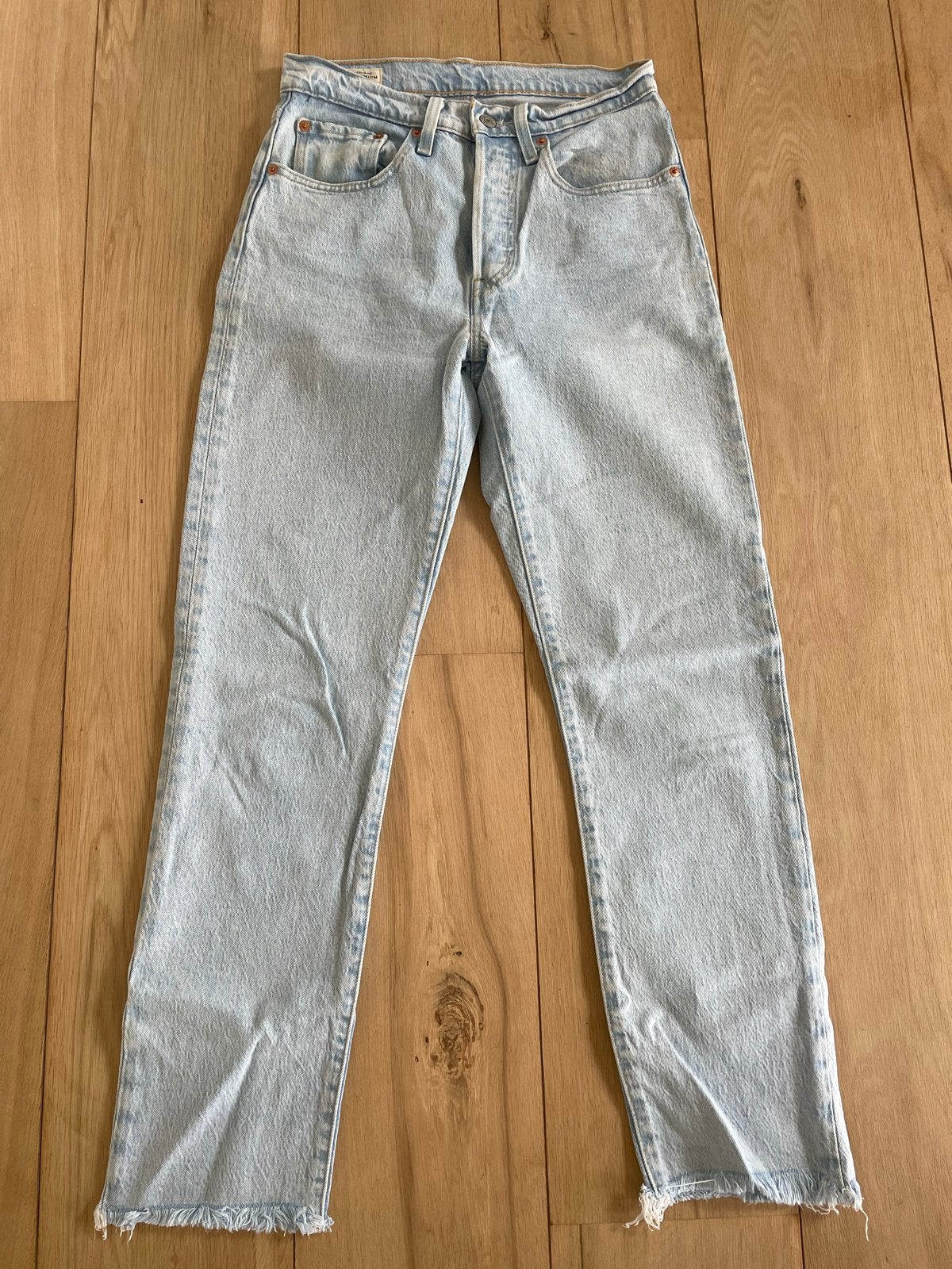 Levi's 501 jeans W26/L28- Lichtblauw, Ophalen of Verzenden, Zo goed als nieuw, Blauw, W27 (confectie 34) of kleiner