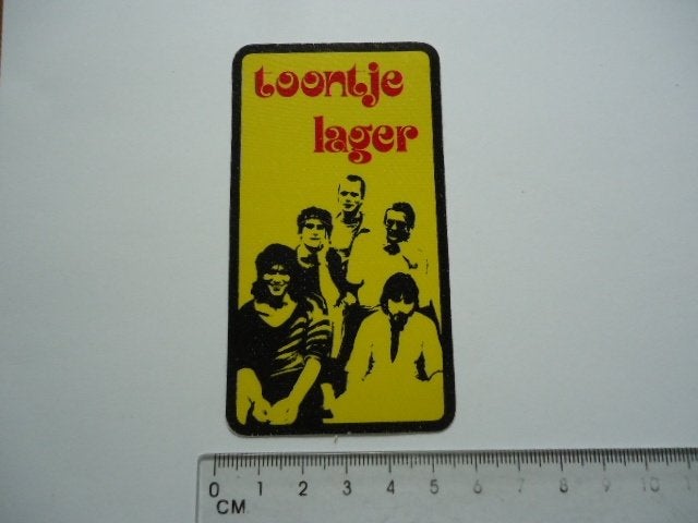 sticker oud Toontje lager popmuziek band nl retro linnen, Verzamelen, Verzenden, Zo goed als nieuw, Bedrijf of Vereniging