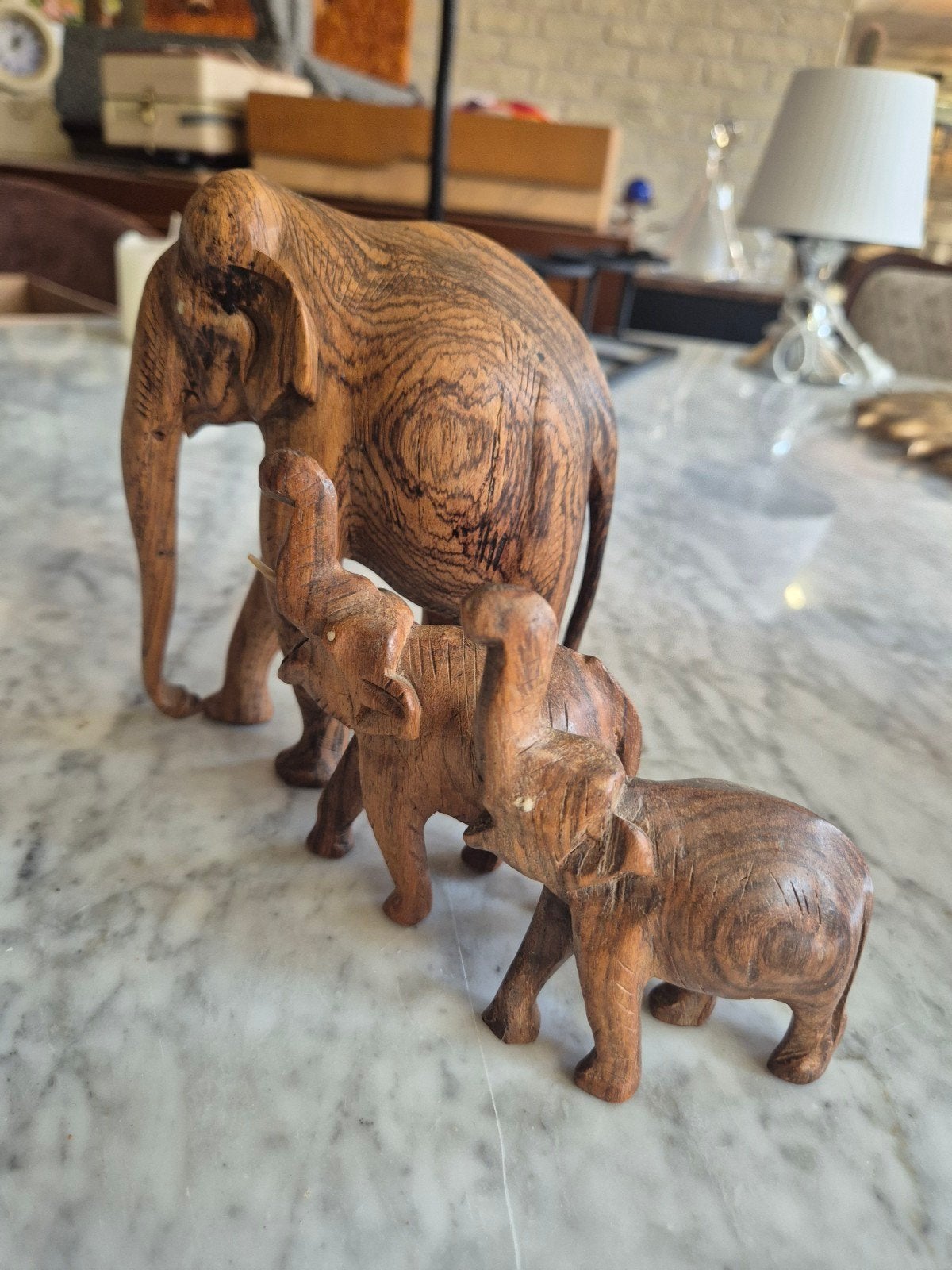 Houten olifanten beeldjes - Handgesneden decoratie, Verzamelen, Beelden en Beeldjes, Ophalen of Verzenden, Zo goed als nieuw, Dier