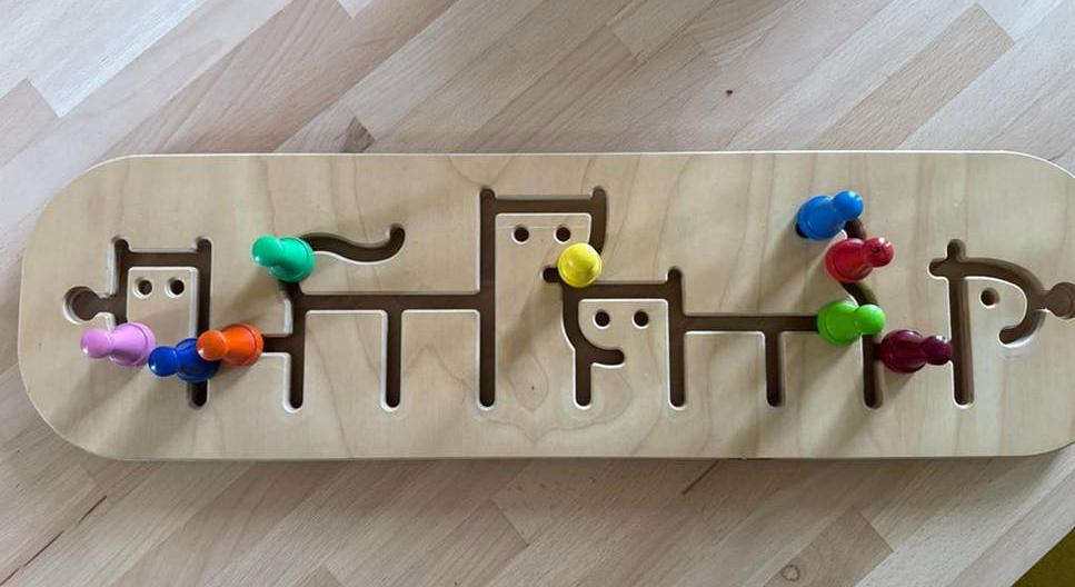 Houten kapstok met gekleurde pionnen, Wandkapstok, Gebruikt, Ophalen of Verzenden, Minder dan 100 cm