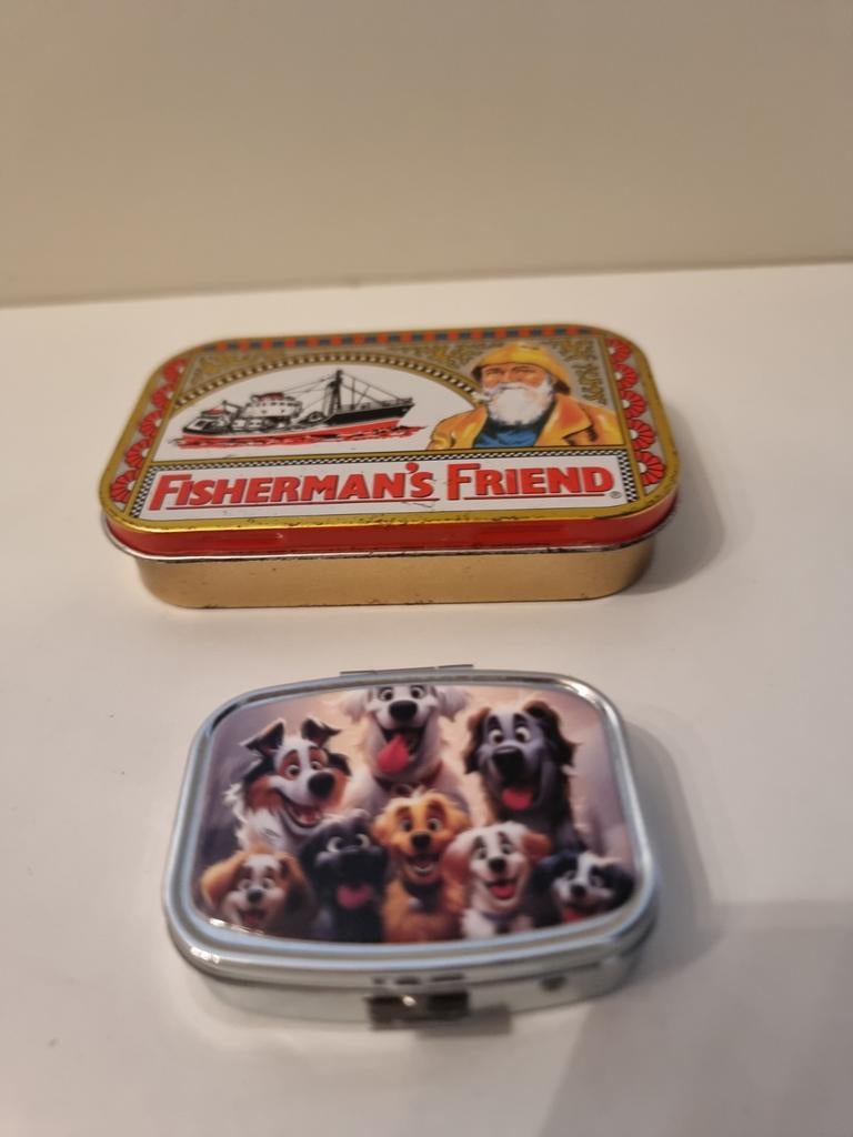 Fisherman's Friend blikje en pillendoosje met honden, Ophalen of Verzenden, Gebruikt, Overige, Overige merken
