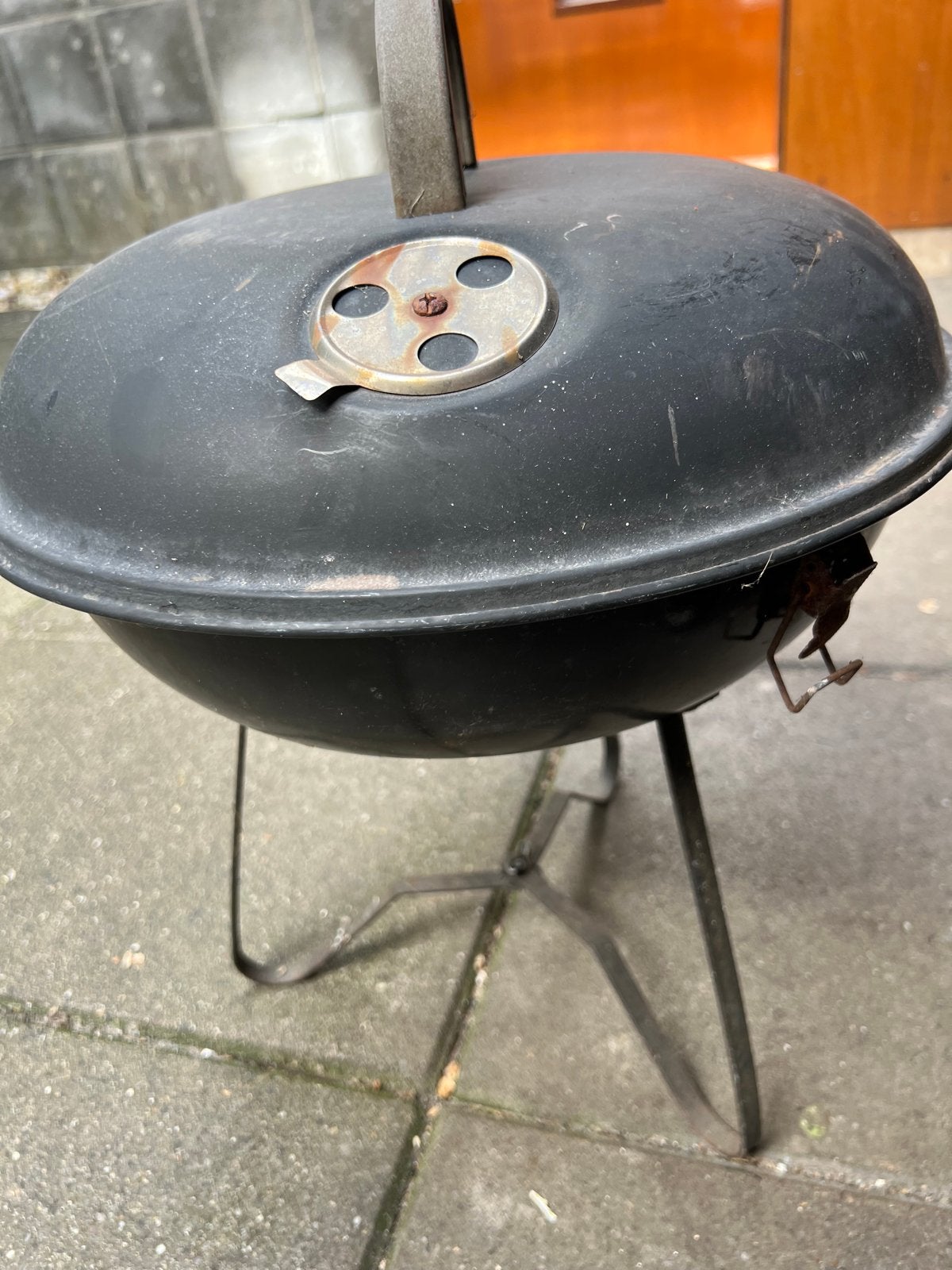 Compacte Houtskool Barbecue met Deksel, Ophalen of Verzenden, Gebruikt, Met accessoires