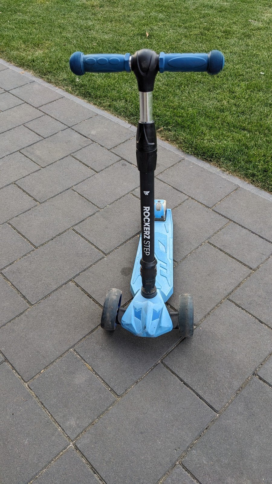 Rockerz step blauw met lichtgevende wieltjes, Ophalen, Gebruikt, Gewone step, Rockerz Step