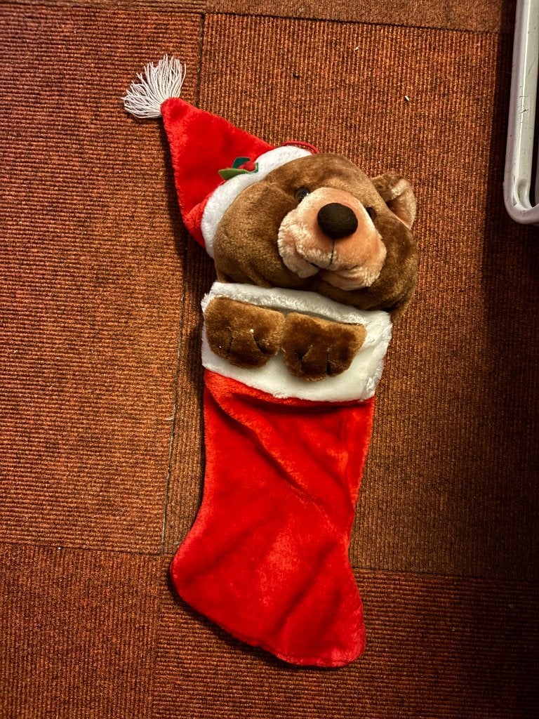 Kerst sok rood met beer, Ophalen
