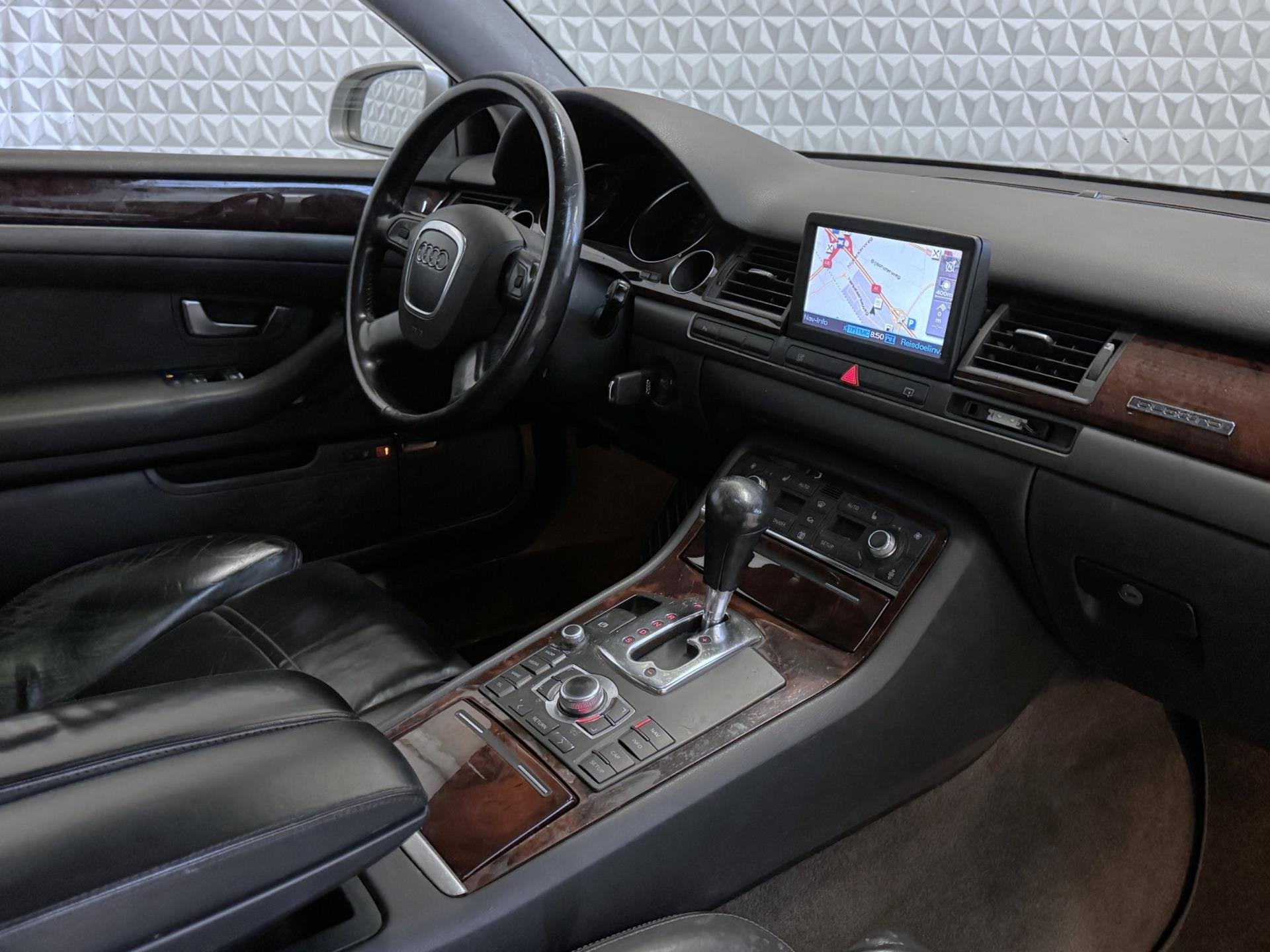 Audi A8 4.2 quattro V8 / FACELIFT + S8 GRILL (2005), Auto's, Automaat, 4172 cc, Gebruikt, Blauw