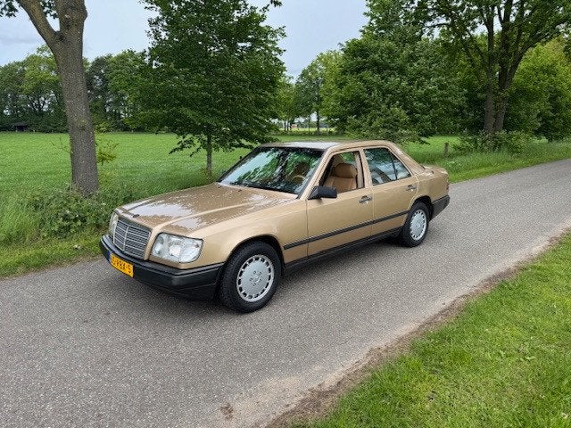 Mercedes-Benz 200-500 (W124) 300E Automaat Belastingvrij, Automaat, Achterwielaandrijving, Beige, 190 pk