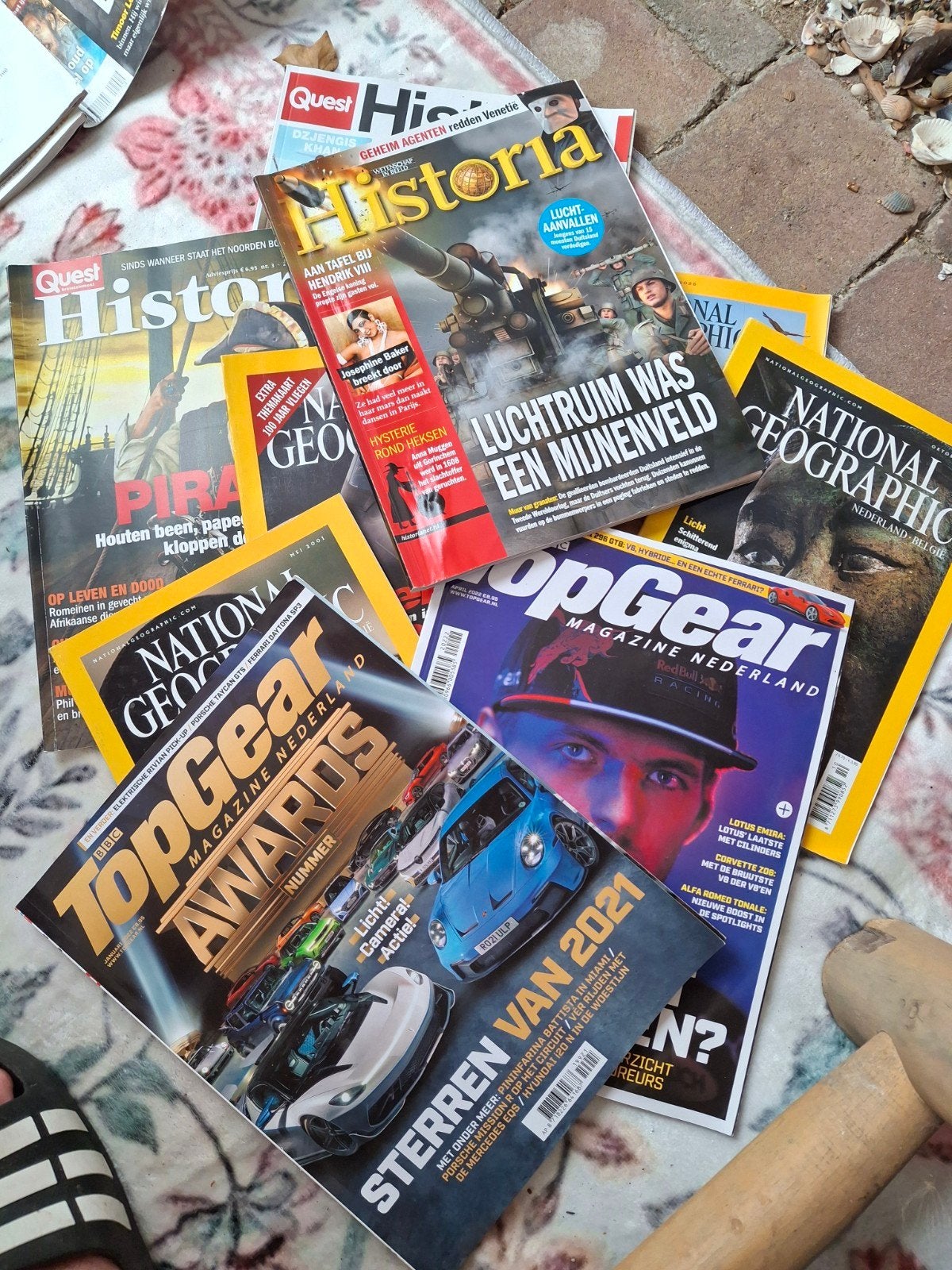 Diverse bladen, Ophalen of Verzenden, Gelezen