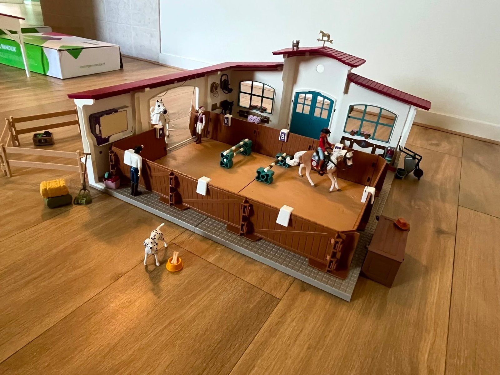Schleich Paardenmanege met paarden en accessoires, Kinderen en Baby's, Speelgoed | Overig, Ophalen of Verzenden, Zo goed als nieuw