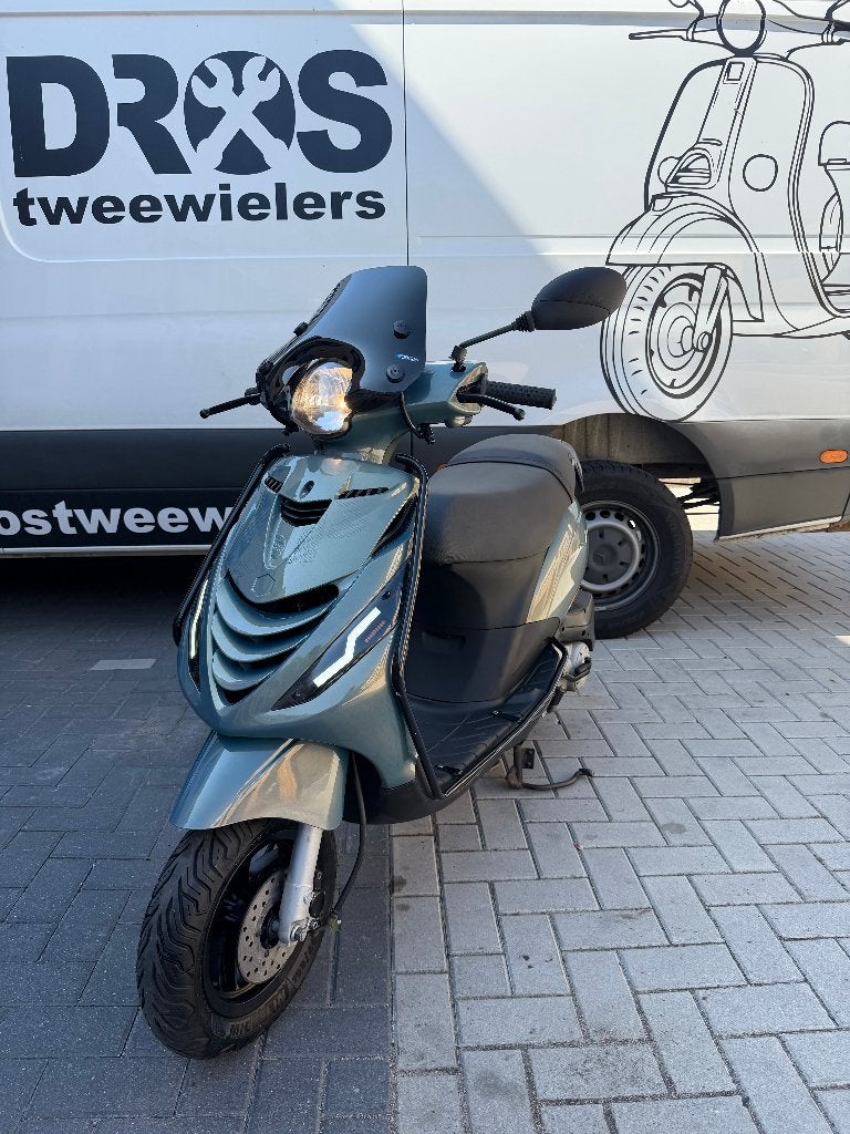 Piaggio zip 2015 | BROM | Zeer goede staat | Cameleon kleur, Fietsen en Brommers, Scooters | Piaggio, Maximaal 45 km/u, Zip, Ophalen of Verzenden