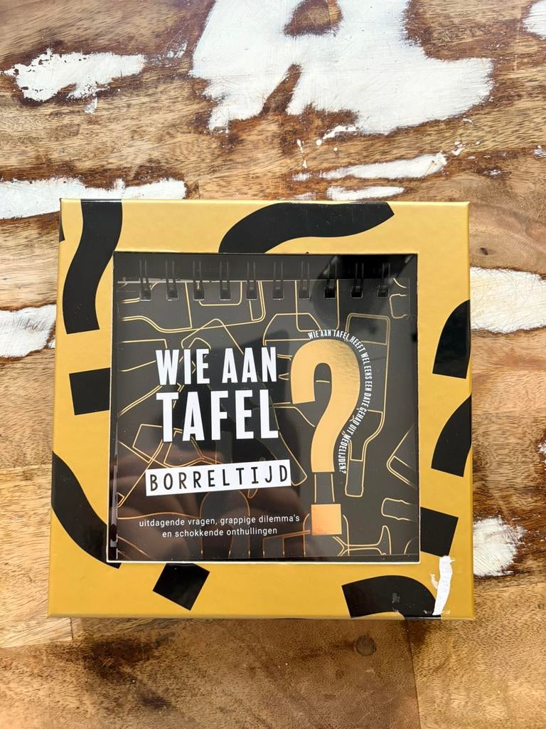 Wie aan tafel - vragenspel - vriendenspel - spel, Ophalen of Verzenden, Zo goed als nieuw