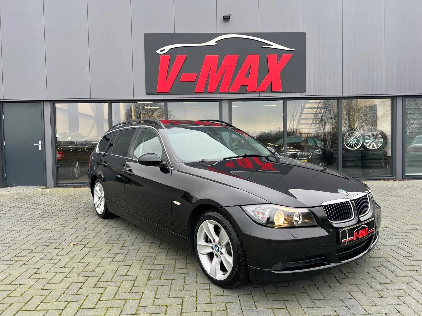 BMW 325i Touring AUT HighExe Pano NaviProf Leer Trek Stoelvw, Automaat, Achterwielaandrijving, Gebruikt, Zwart