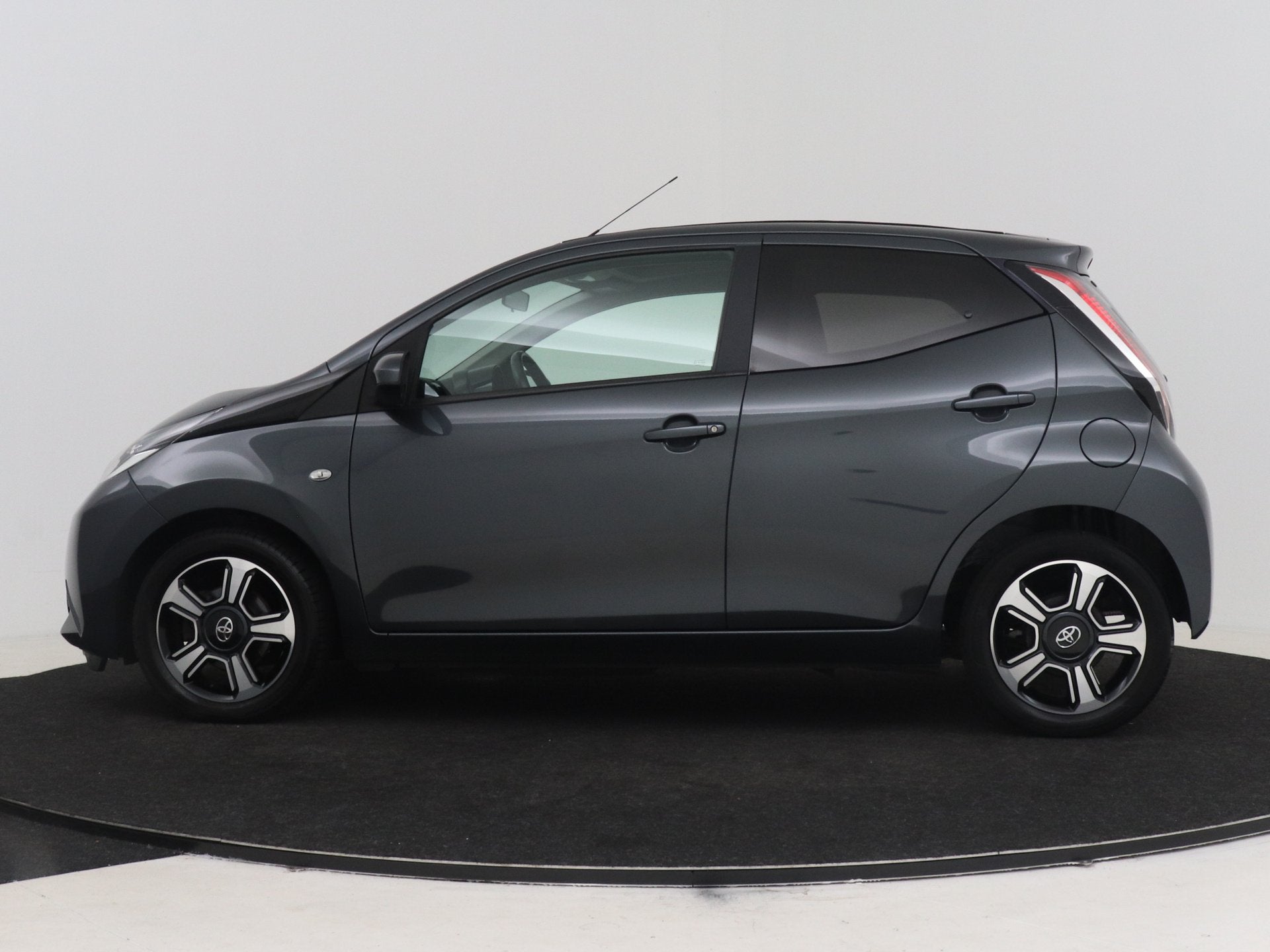 Toyota Aygo 1.0 VVT-i x-pose | Cabrio dak | Climate Control, Voorwielaandrijving, 12 maanden, Gebruikt, 4 stoelen