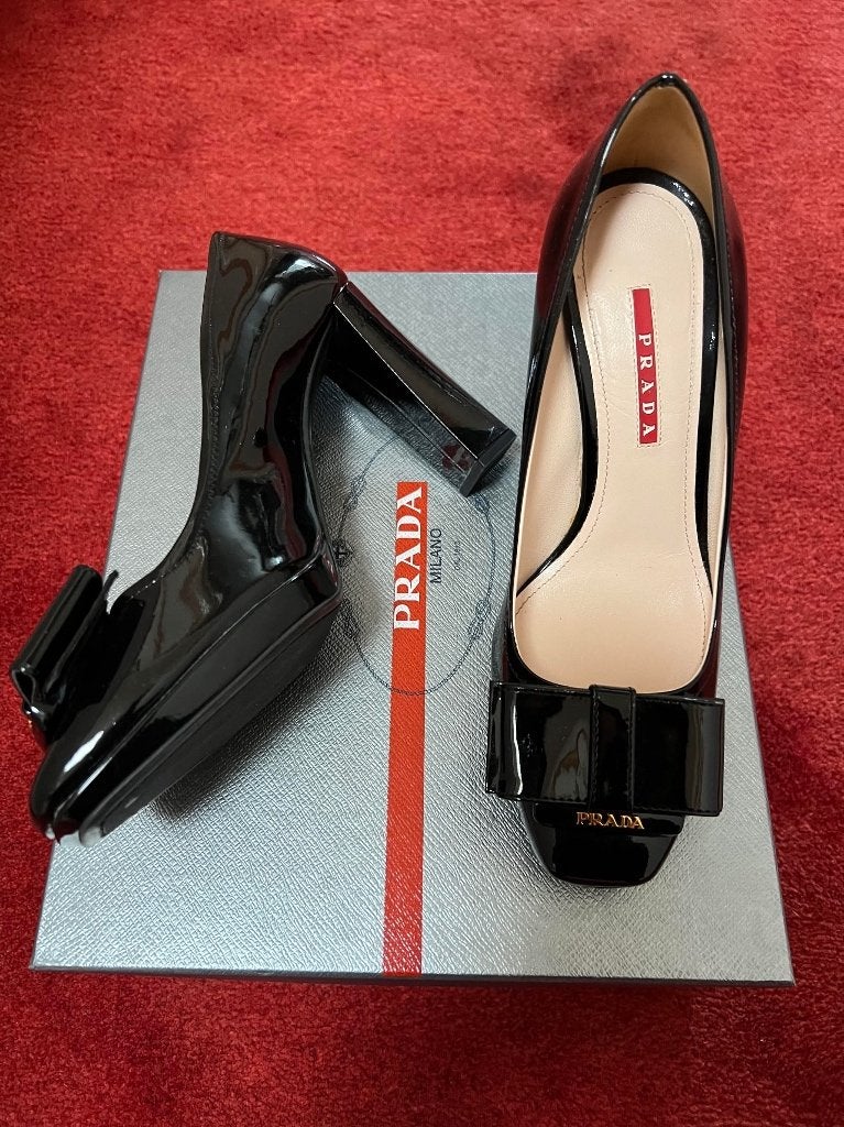 Pumps zwart lak / Prada, Pumps, Zwart, Ophalen of Verzenden, Zo goed als nieuw