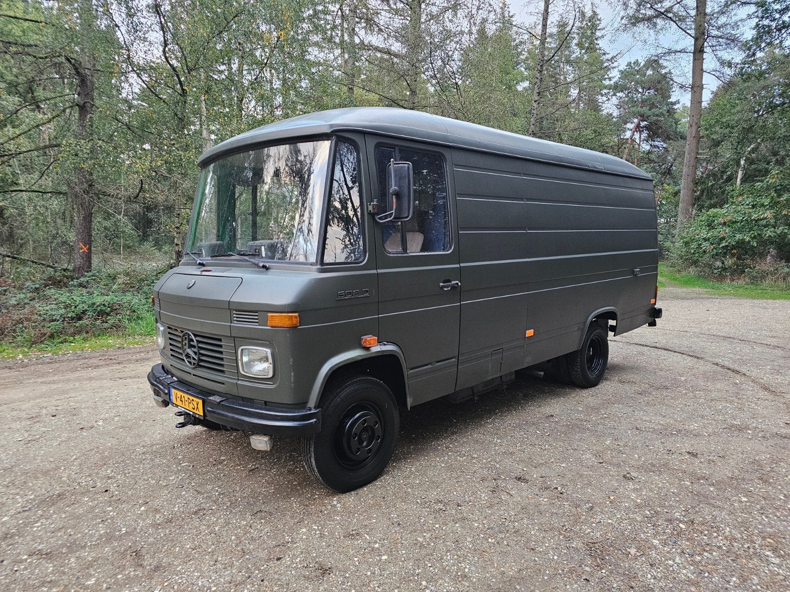 Mercedes 508 hoog dak 1979 nw apk belastingvrij 608 camper, Achterwielaandrijving, Zwart, Leder en Stof, Mercedes-Benz