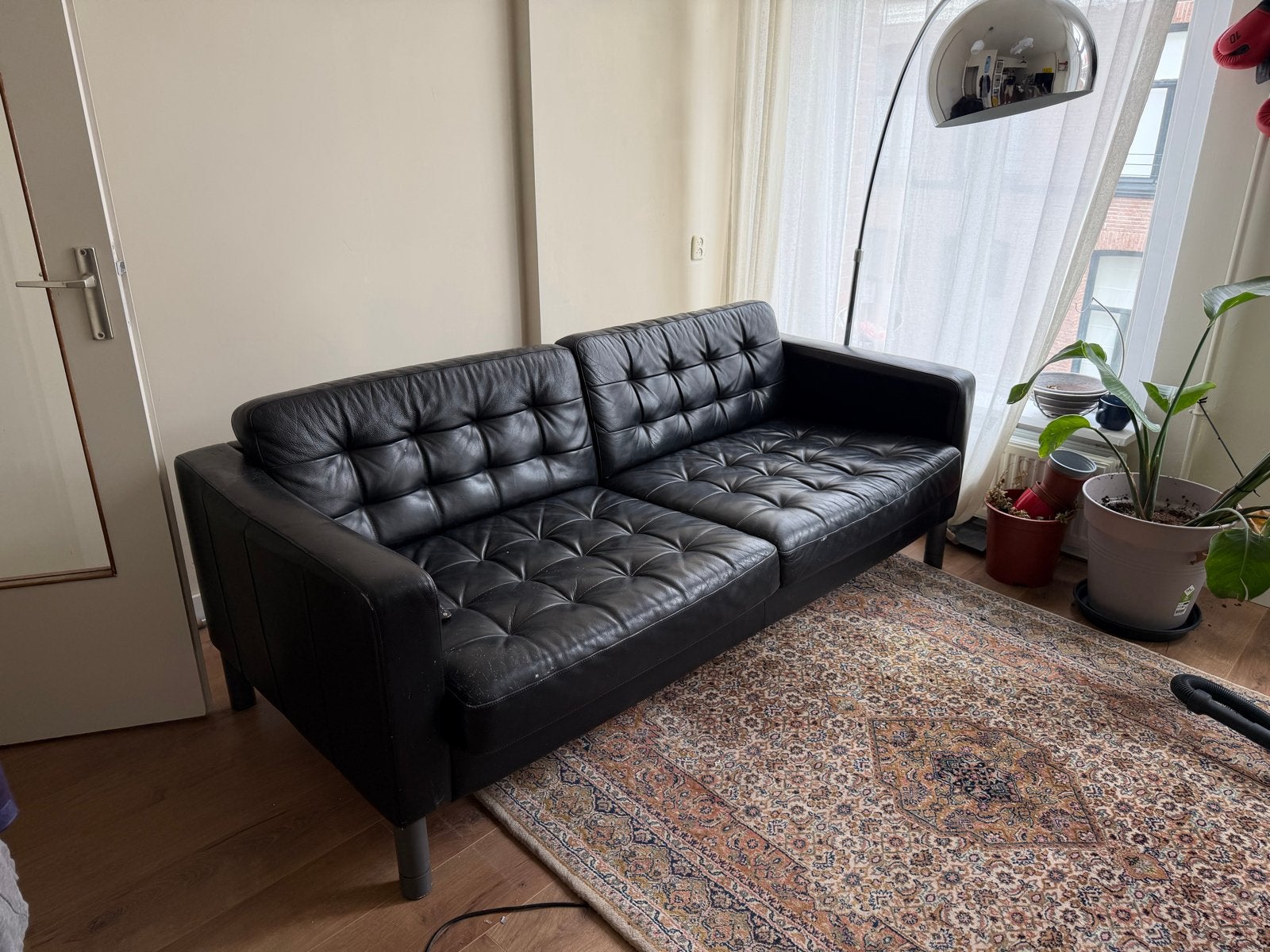 IKEA leren bank - 2-zits, zwart, Huis en Inrichting, Gebruikt, 150 tot 200 cm, Tweepersoons, Ophalen of Verzenden