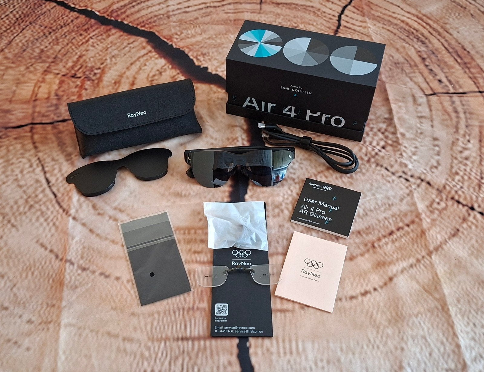 Rayneo Air 4 Pro AR-bril - Nieuwstaat met accessoires, Spelcomputers en Games, Virtual Reality, Ophalen of Verzenden, Nieuw, Telefoon