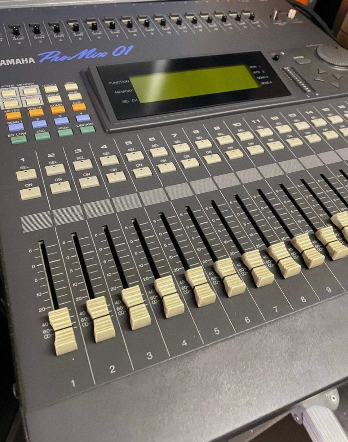 Yamaha ProMix 01 Digitale Mixer Met Flightcase, Muziek en Instrumenten, Mengpanelen, Ophalen, Gebruikt, 10 tot 20 kanalen, Microfooningang