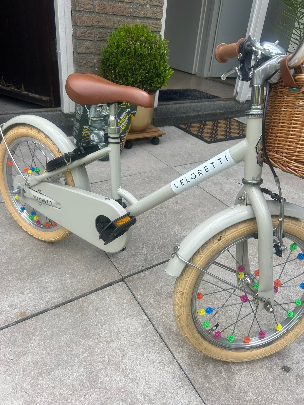 Veloretti Kinderfiets 16 inch Pebble Grey (zgan), Terugtraprem, Zijwieltjes, 16 tot 20 inch, Ophalen of Verzenden