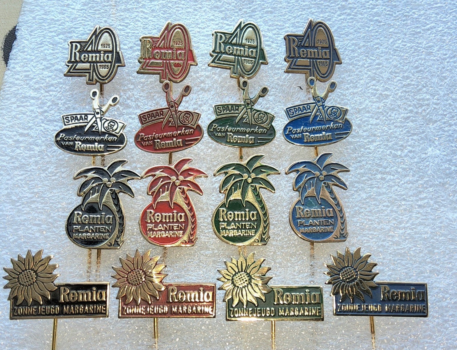 16 Remia Speldjes - Vintage Collectie, Verzamelen, Speldjes, Pins en Buttons, Ophalen of Verzenden, Gebruikt, Overige onderwerpen