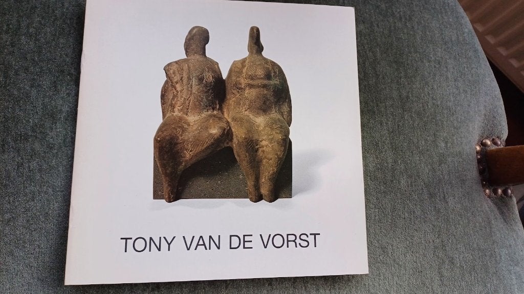 Tony van de Vorst, Beelden in brons en steen 1985-1989, Gelezen, Beeldhouwkunst, Ophalen of Verzenden, Tony van de Vorst