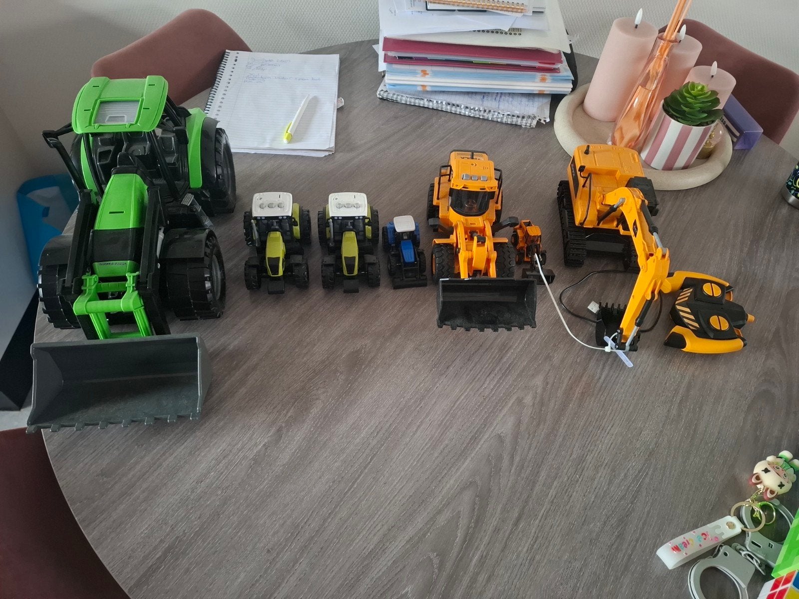 Grote set speelgoedvoertuigen: tractoren en graafmachines, Ophalen of Verzenden, Gebruikt, Afstandsbediening