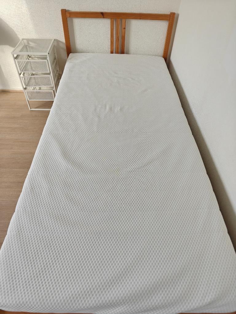 Mattress 200*90 cm, mediate hard, Huis en Inrichting, Slaapkamer | Matrassen en Bedbodems, Ophalen, 90 cm, Eenpersoons, Zo goed als nieuw