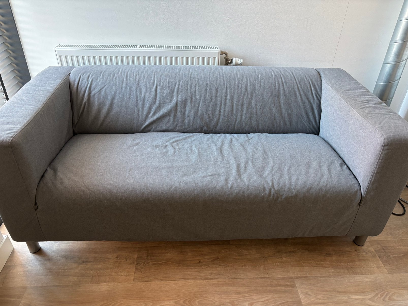 Grijze  tweezitbank met wasbare hoes in goede staat, Huis en Inrichting, Ophalen, 150 tot 200 cm, Tweepersoons, 75 tot 100 cm