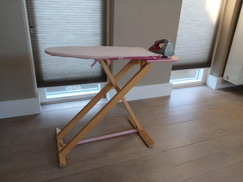 Houten speelgoed strijkplank met strijkijzer, Ophalen, Gebruikt, Overige typen