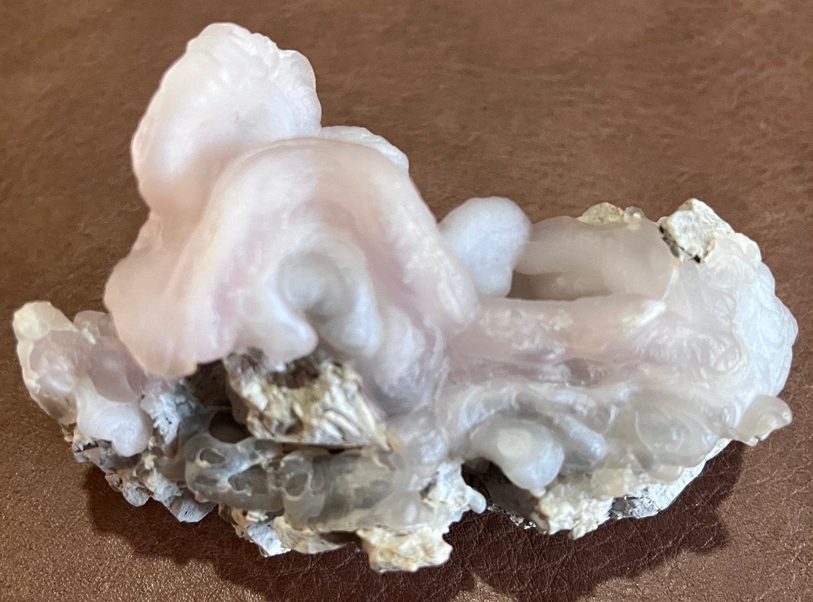 Roze Chalcedoon op Matrix - 170gram - 9 x 6 x 5 cm, Ophalen of Verzenden, Mineraal
