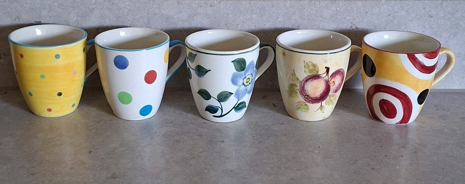Vic's set van 5 mokken diverse beschilderingen, Keramiek, Ophalen of Verzenden, Zo goed als nieuw, Overige stijlen