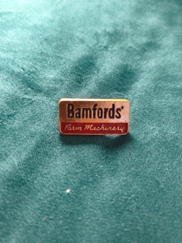 Bamfords farm machinery broche, Ophalen of Verzenden, Gebruikt, Transport, Speldje of Pin