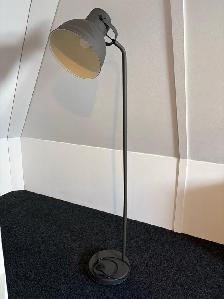 IKEA Hektar Vloerlamp - Taupe/Bruin, Ophalen, Zo goed als nieuw, Metaal, 100 tot 150 cm