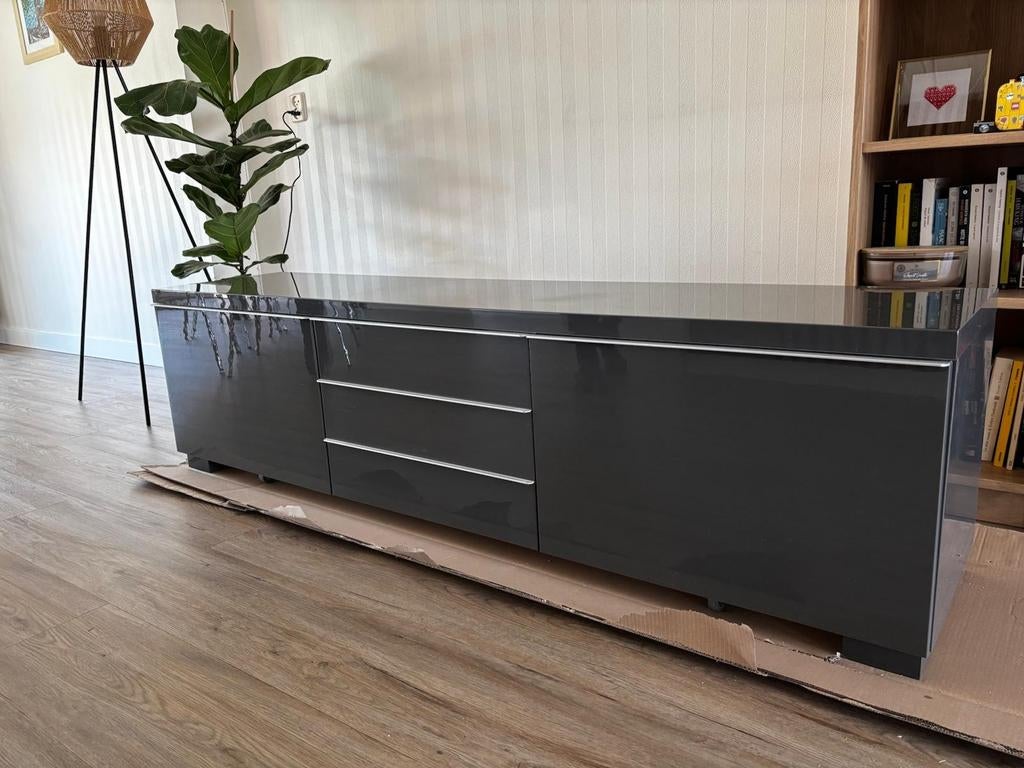TV meubel, grijs, als nieuw, Overige materialen, 150 tot 200 cm, Ophalen of Verzenden, Zo goed als nieuw