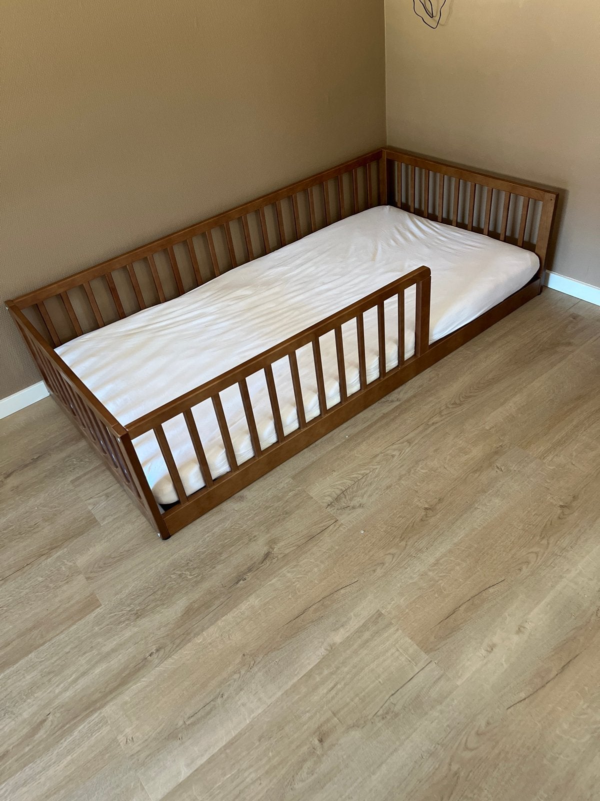 Houten kinderbed met spijlen, inclusief matras, Ophalen, Eenpersoons, Bruin, 190 cm of minder