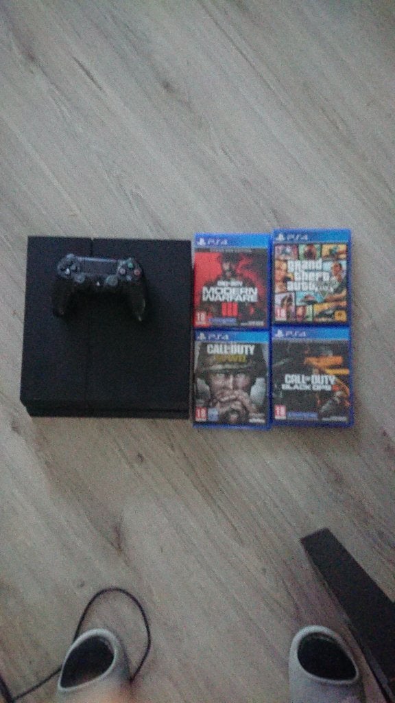 Ps4 met joystick, 1 speler, Ophalen, Zo goed als nieuw, Vanaf 3 jaar