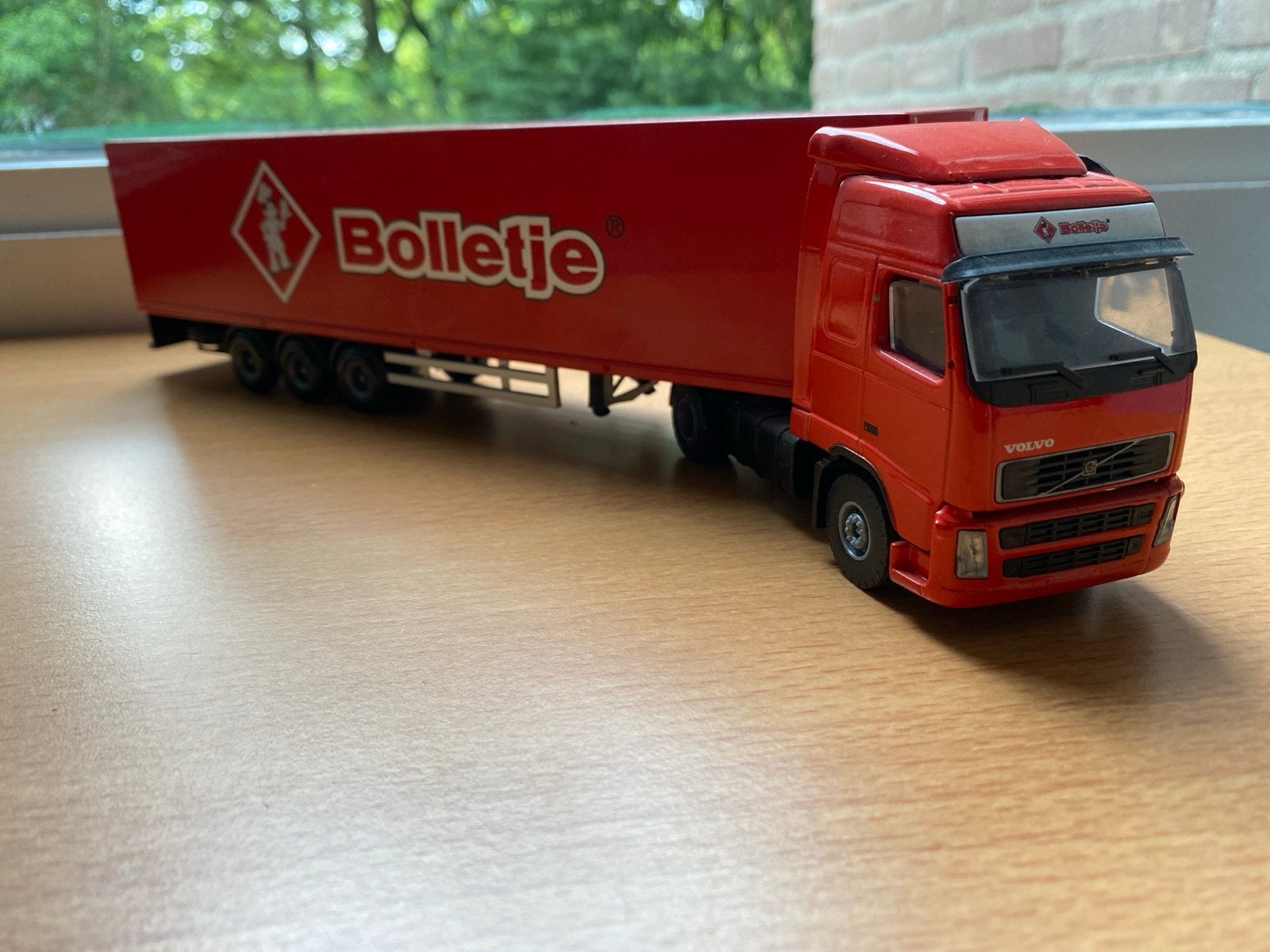 Bolletje Volvo vrachtwagen model, Hobby en Vrije tijd, Modelbouw | Auto's en Voertuigen, Ophalen of Verzenden, Zo goed als nieuw