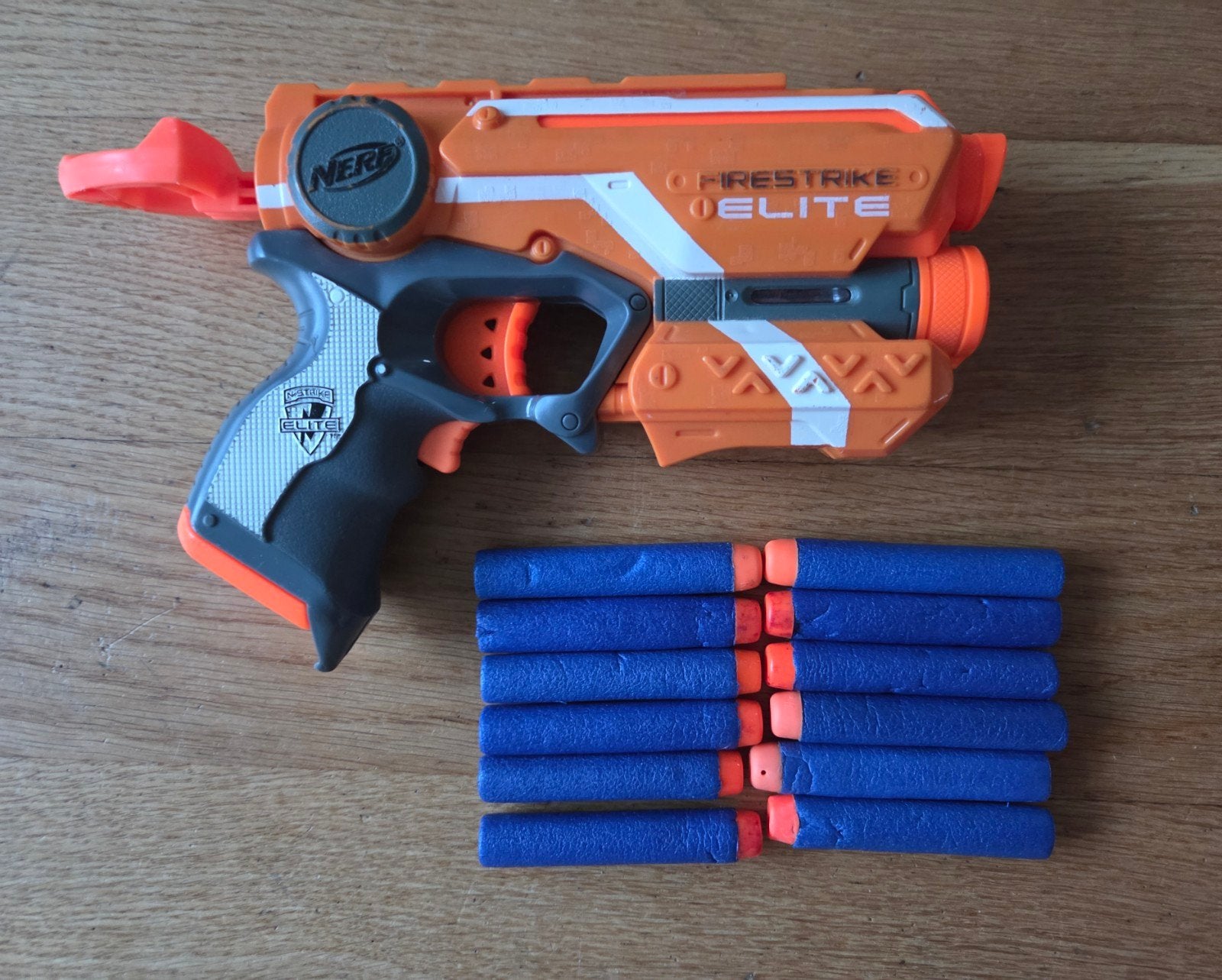 Nerf N-Strike Elite Firestrike Blaster met pijltjes: € 12,50, Kinderen en Baby's, Speelgoed | Actiefiguren, Ophalen of Verzenden