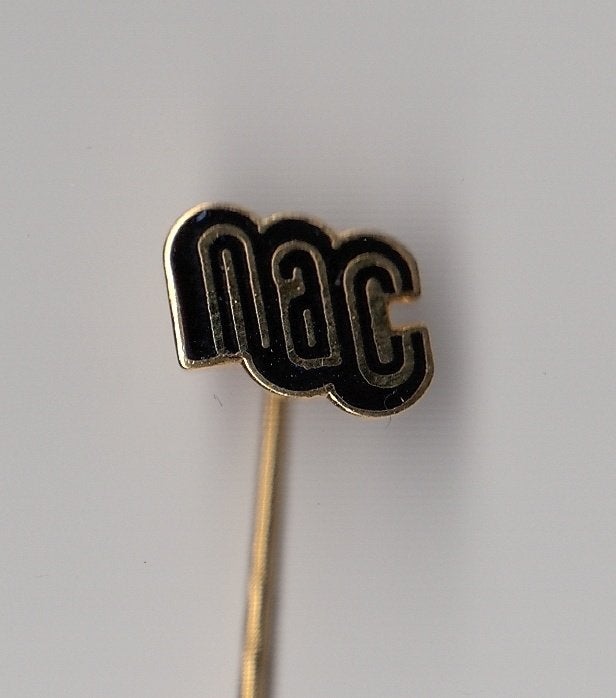 Voetbal NAC Breda emaille logo speldje, Verzamelen, Gebruikt, Niet vindbaar, Niet vindbaar, Speldje of Pin