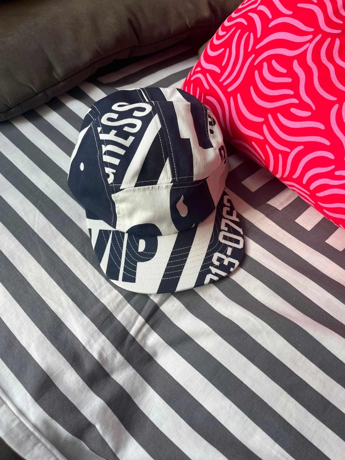 Carhartt WIP Pet met print - Zo goed als nieuw, Ophalen of Verzenden, Zo goed als nieuw, One size fits all, Pet