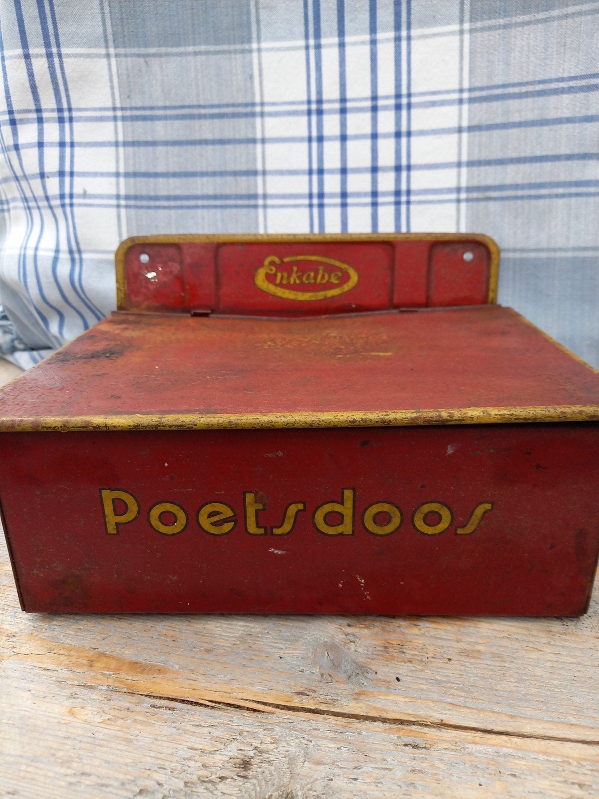 Vintage rode metalen poetsdoos met inhoud, Antiek en Kunst, Ophalen of Verzenden