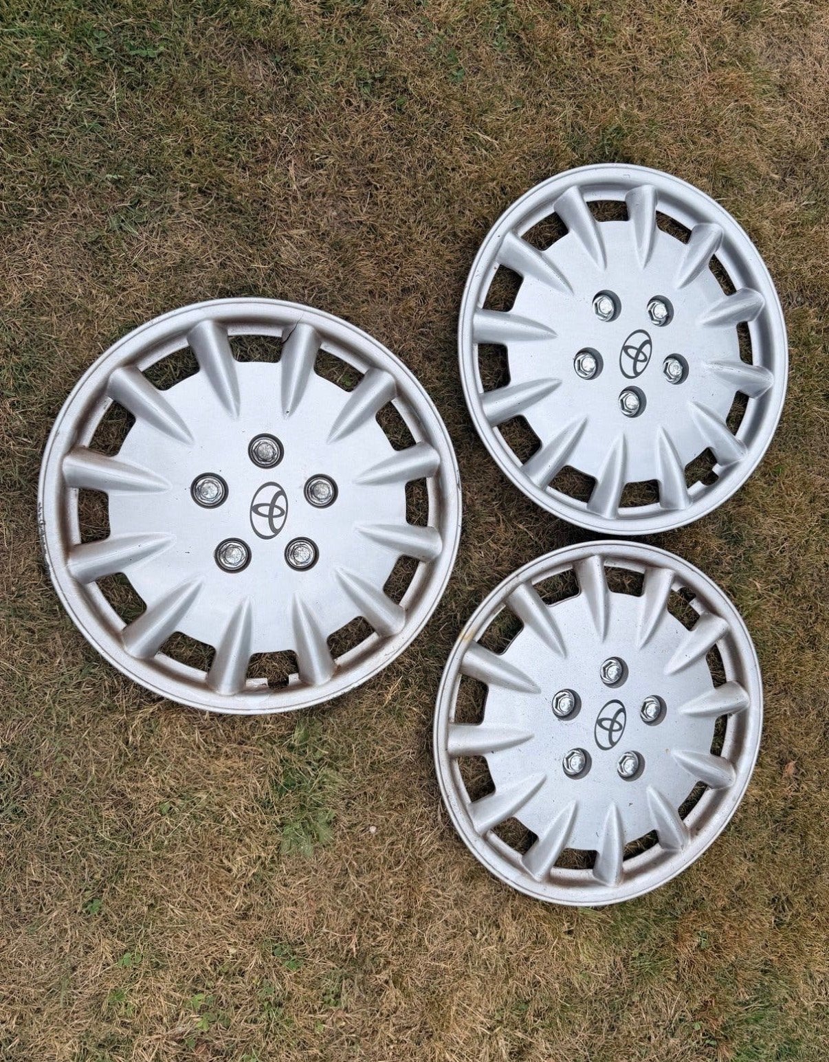 Set van 3 originele Toyota wieldoppen 15 inch, Auto diversen, Ophalen of Verzenden, Gebruikt