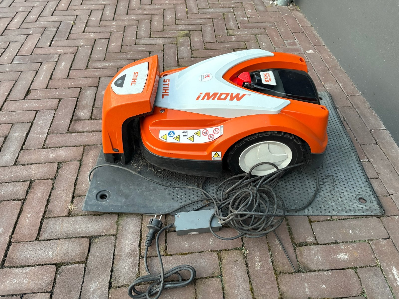 Stihl iMow RMI 422.1 P robotmaaier met defecte accu, Ophalen, Gebruikt, 20 tot 25 cm, Met regensensor