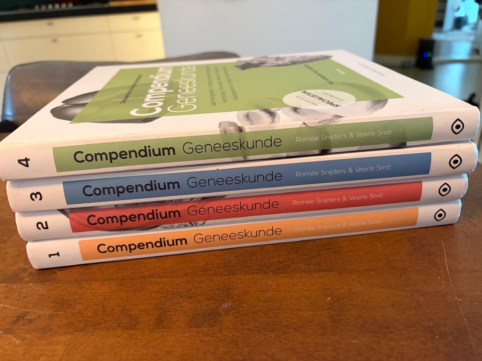 Compendium Geneeskunde - Complete set (deel 1-4) - 5de druk, Boeken, Ophalen of Verzenden, Beta, Zo goed als nieuw, WO